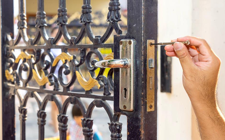 ouvrir un coffre fort ancien Bricard Paris 20